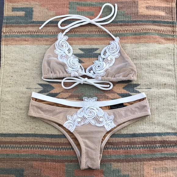 Beach Bunny Other - Original Beach Bunny bed of roses